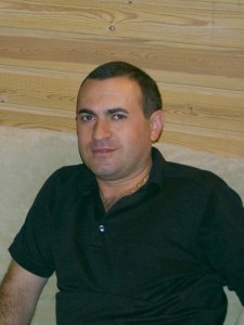 Он